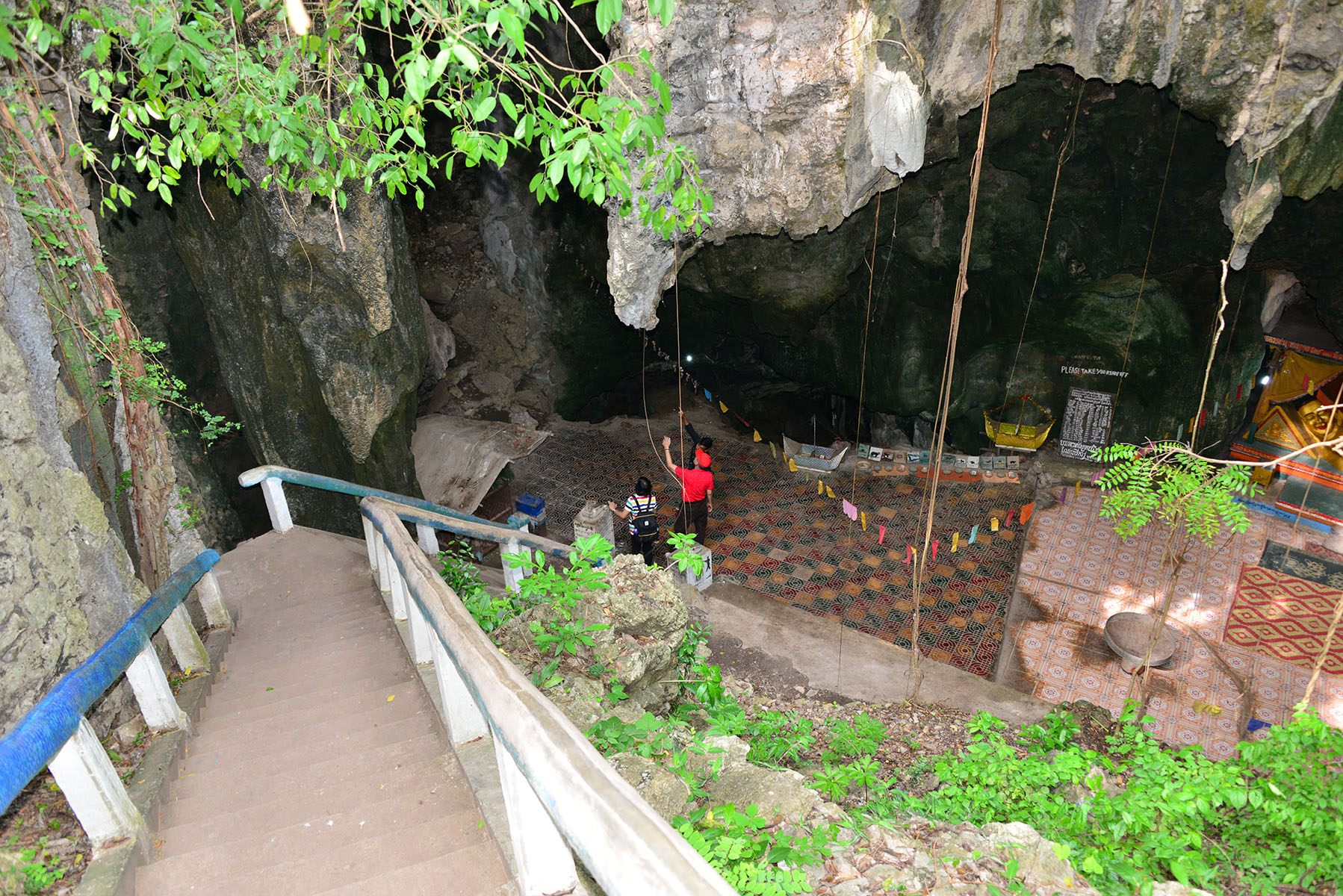 attraction-Phnom Sampeau Interior.jpg